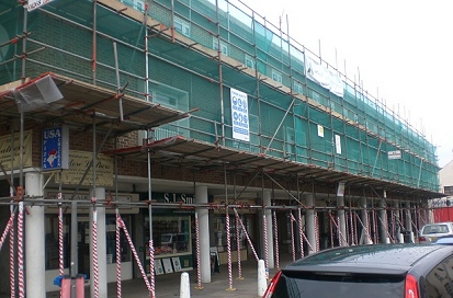An example of an independent scaffold erected according to London Borough of Enfield council regulations.